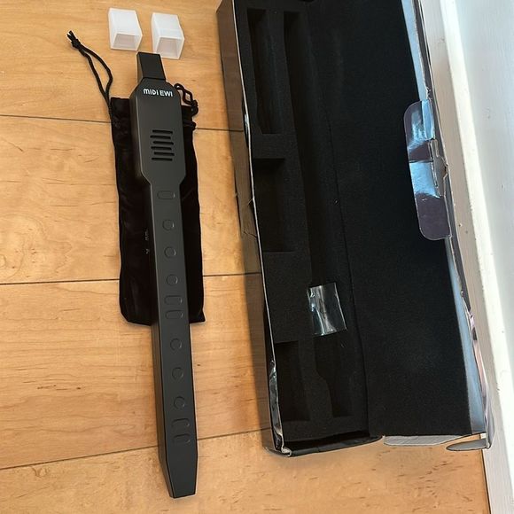 Digital Touch MIDI Saxophone - MicroUSB Rechargeable, Black - Picture 10 of 10